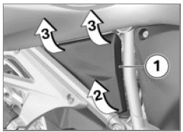 Adjusting spring preload for rear wheel