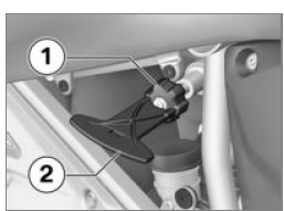 Adjusting spring preload for rear wheel