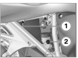 Adjusting spring preload for rear wheel